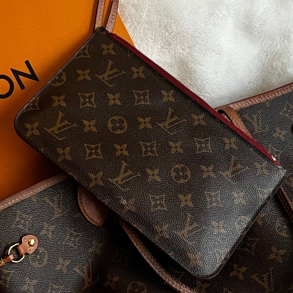 Louis Vuitton Neverfull Pouch - Picture 1 of 5